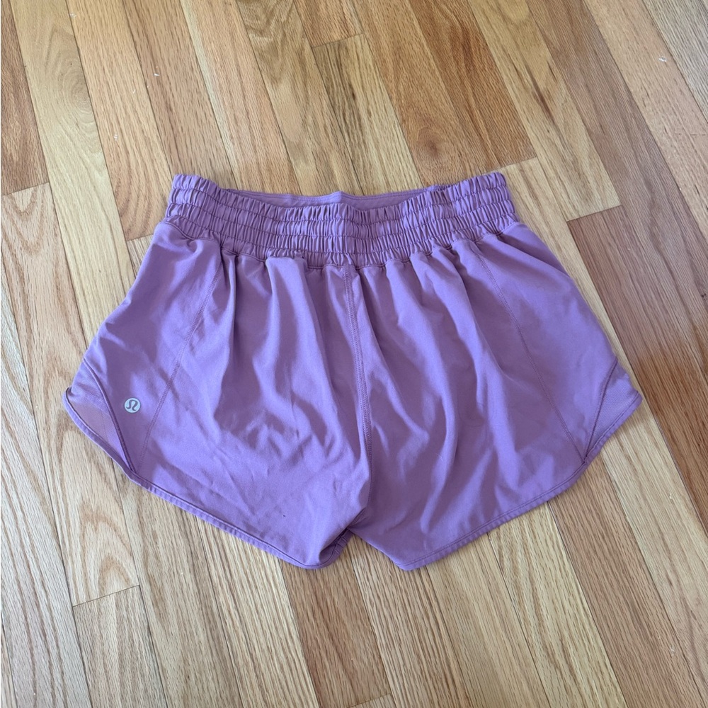 Light Purple/Pink Lululemon Hotty Hot Shorts Size 6 2.5” - Picture 2 of 3